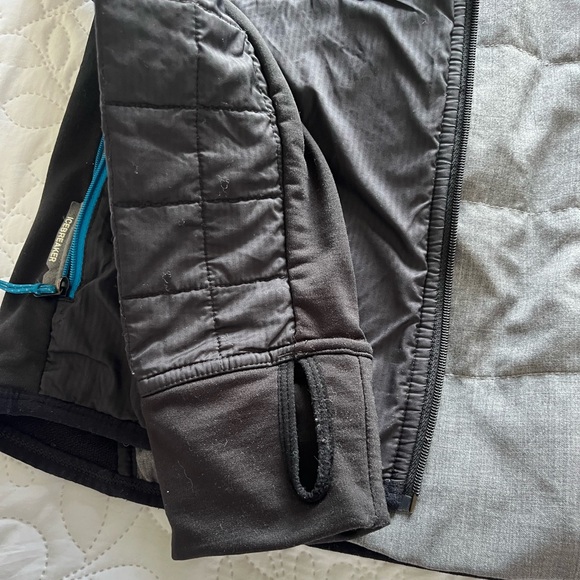 Icebreaker merino wool jacket - black - men’s small - Picture 4 of 6